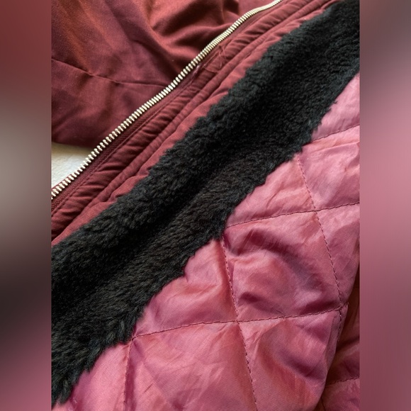 Women’s Hooded Down Coat with zipper, Drawstring Waist and Fur Hood Trim🍇🧥 - Picture 4 of 7